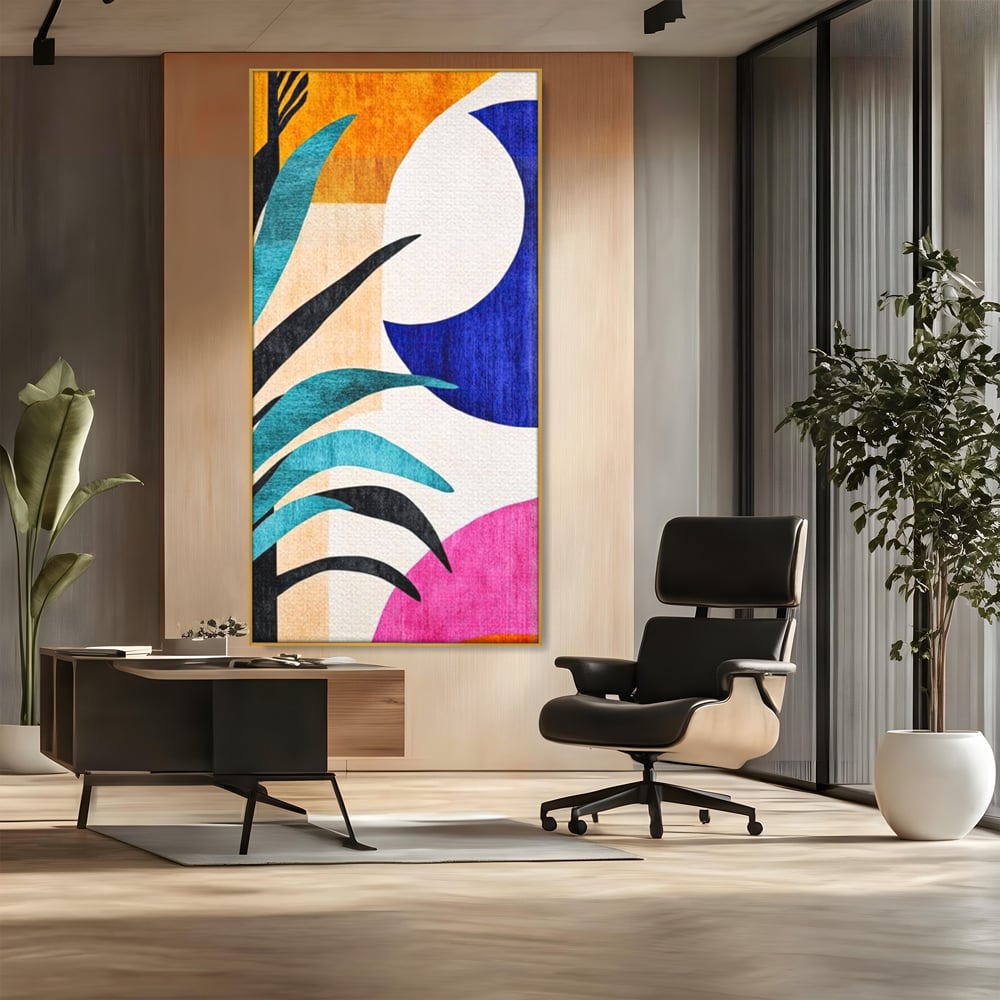 Tablou canvas cu tablou canvas cu frunza abstracta si forme geometrice, in rama de aluminiu auriu, pe perete intr-un birou